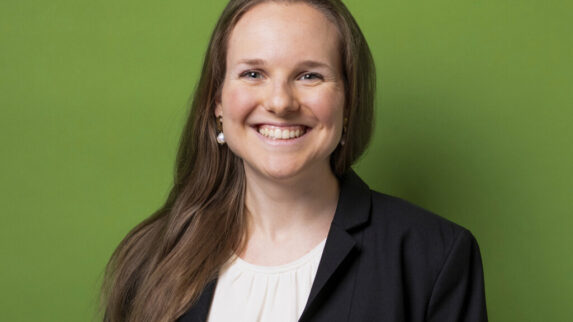 Portraitfoto von Johanna Riedl