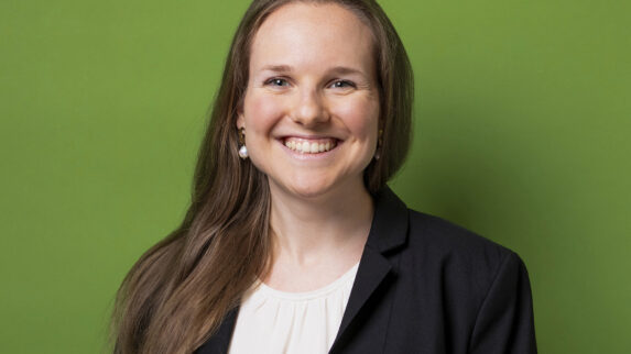 Portraitfoto von Johanna Riedl