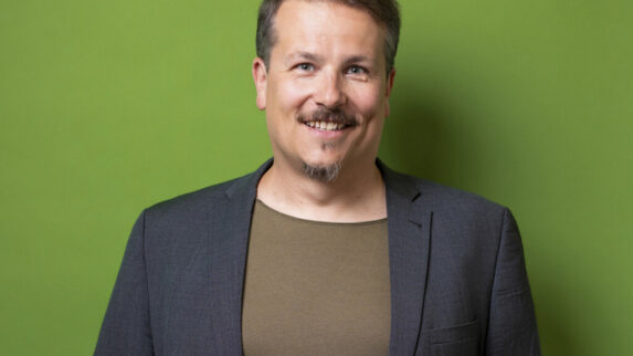 Portraitfoto von Raimund Fichter-Wöß