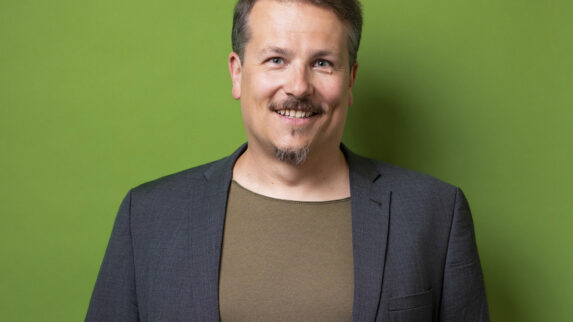 Portraitfoto von Raimund Fichter-Wöß