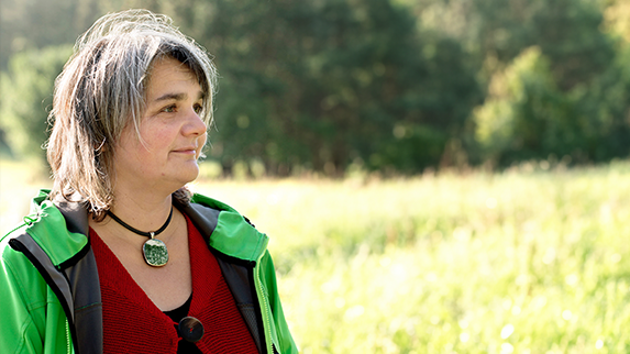 Portraitfoto von Christa Schmid