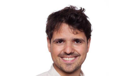 Portraitfoto von Daniel Hoffmann